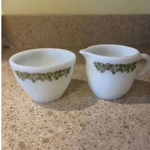 Vintage Daisy cream and sugar bowls.